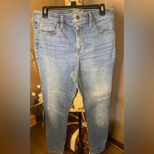 Universal Thread Light Blue Skinny Jeans Sz 12 31” length VG condition